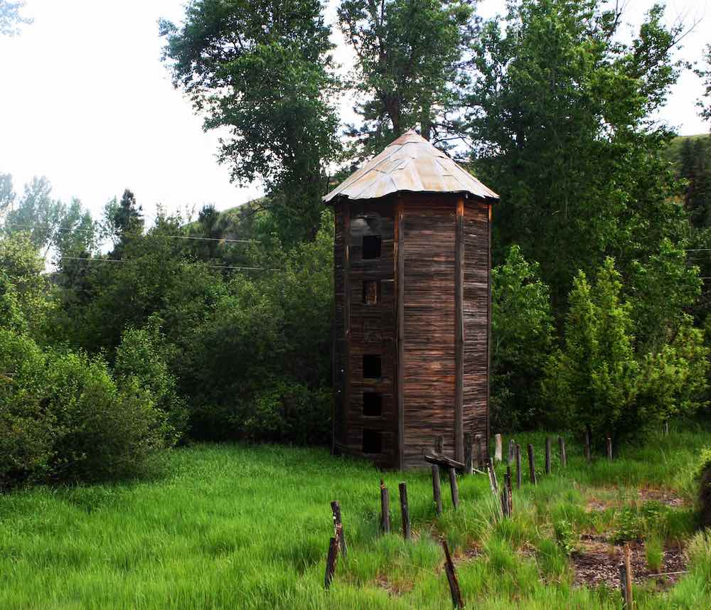 Image of an old farm structure.